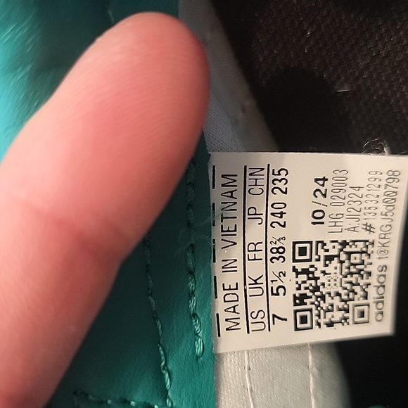 Adidas Shoes - Picture 3 of 8